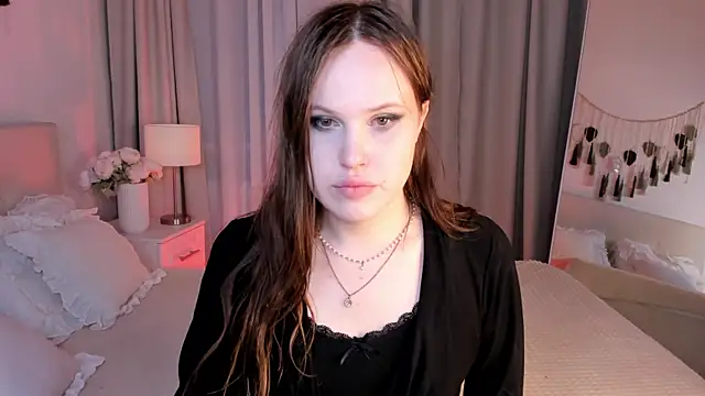 Snapshot of EffieMinki chatting on July 2, 9:32 pm EffieMinki online show from July 2, 9:32 pm