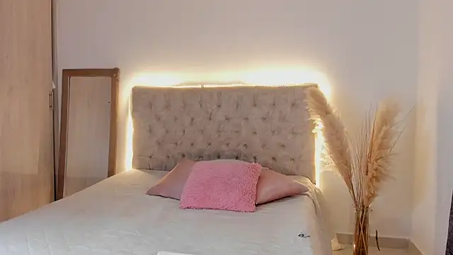 Snapshot of mariam_hill chatting on September 19, 10:14 pm mariam hill online show from September 19, 10:14 pm
