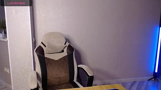 Snapshot of Toress1 chatting on March 8, 7:38 am Toress1 online show from March 8, 7:38 am