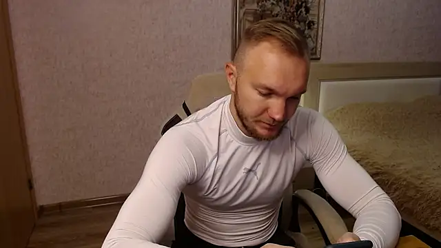 Snapshot of Toress1 chatting on October 15, 11:40 am Toress1 online show from October 15, 11:40 am