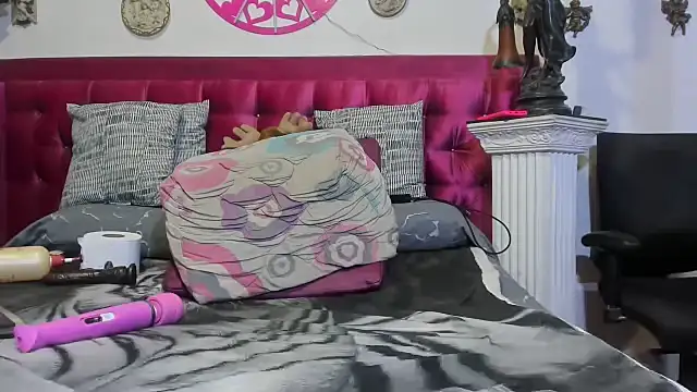 ArianaGoldd online show from May 25, 6:28 pm