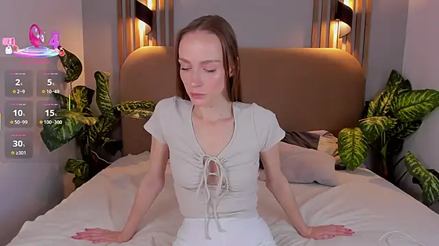 Kira Quinn online show from October 31, 7:05 am