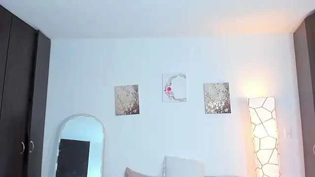 SarahCinnamon- online show from March 20, 7:15 pm