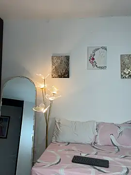 SarahCinnamon- online show from April 22, 7:42 pm