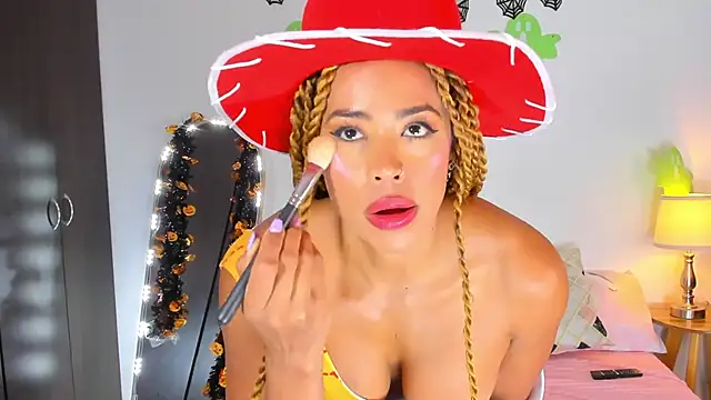 SarahCinnamon- online show from October 29, 7:35 pm