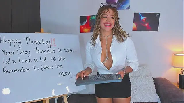 SarahCinnamon- online show from September 25, 8:15 pm