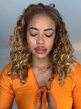 SarahCinnamon- online show from March 29, 6:42 pm