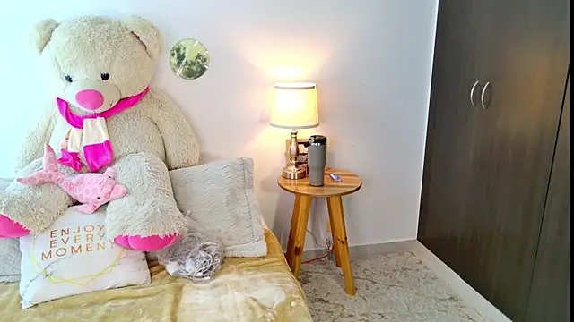 Snapshot of SarahCinnamon- chatting on July 9, 3:44 pm SarahCinnamon- online show from July 9, 3:44 pm