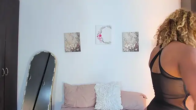 SarahCinnamon- online show from March 18, 7:59 pm