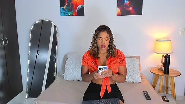 SarahCinnamon- online show from October 7, 7:59 pm