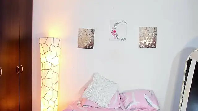 SarahCinnamon- online show from February 13, 8:20 pm