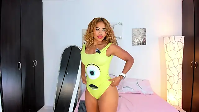 SarahCinnamon- online show from April 8, 7:48 pm