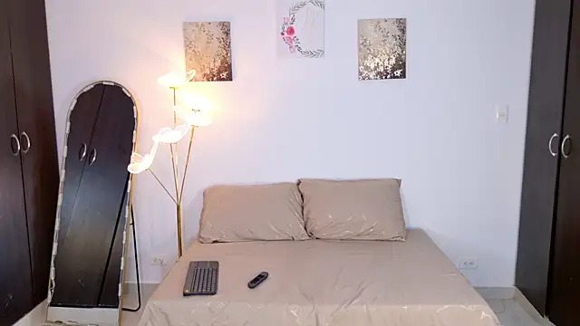 SarahCinnamon- online show from April 16, 9:39 pm