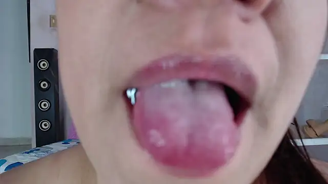 Snapshot of emiligrey_ chatting on March 2, 11:41 am emiligrey online show from March 2, 11:41 am