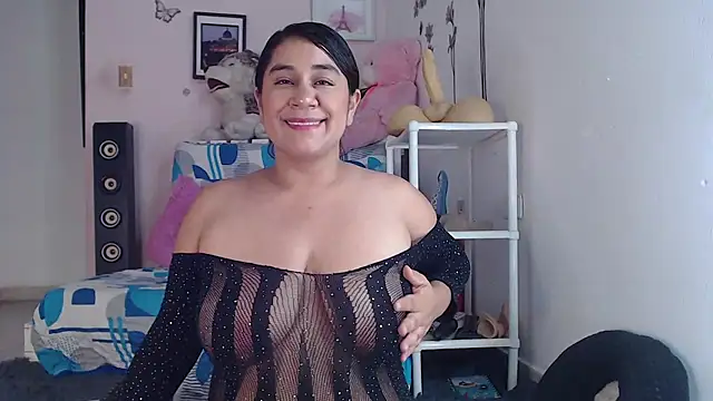 Snapshot of emiligrey_ chatting on March 14, 4:10 am emiligrey online show from March 14, 4:10 am