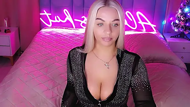 AllwaysHotJ online show from December 17, 1:43 am