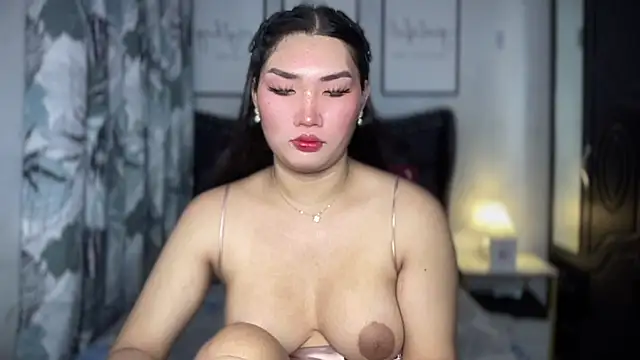 Miss Deliciousness online show from May 13, 4:03 pm
