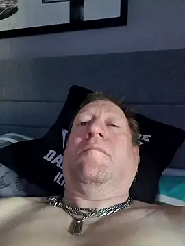 tomtom111111 online show from March 29, 12:40 pm