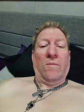 Snapshot of tomtom111111 chatting on March 4, 3:20 pm tomtom111111 online show from March 4, 3:20 pm