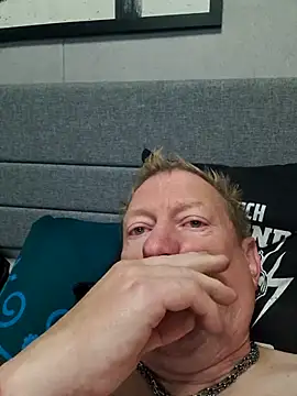 tomtom111111 online show from September 23, 6:59 pm