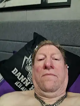 tomtom111111 online show from March 15, 10:55 am