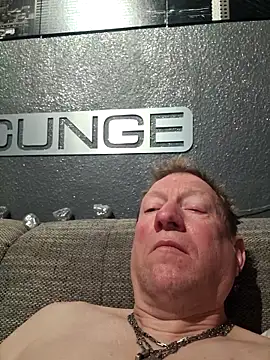 tomtom111111 online show from December 16, 9:08 pm