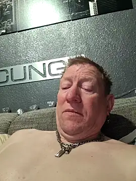 tomtom111111 online show from December 5, 7:45 pm