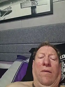 tomtom111111 online show from November 2, 3:06 pm