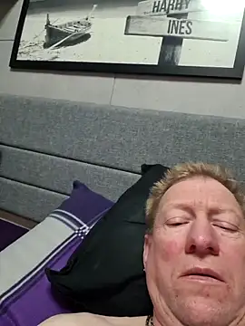 tomtom111111 online show from March 10, 7:29 pm