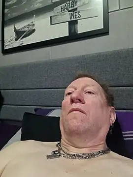 Snapshot of tomtom111111 chatting on February 1, 11:52 am tomtom111111 online show from February 1, 11:52 am