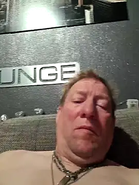 tomtom111111 online show from March 18, 10:10 pm