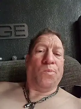 Snapshot of tomtom111111 chatting on February 17, 2:03 pm tomtom111111 online show from February 17, 2:03 pm