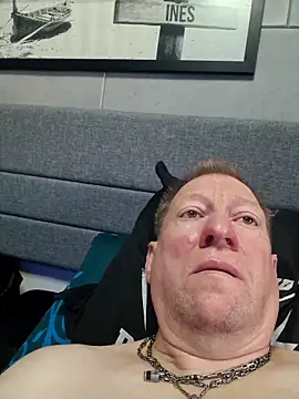 tomtom111111 online show from October 5, 1:24 pm