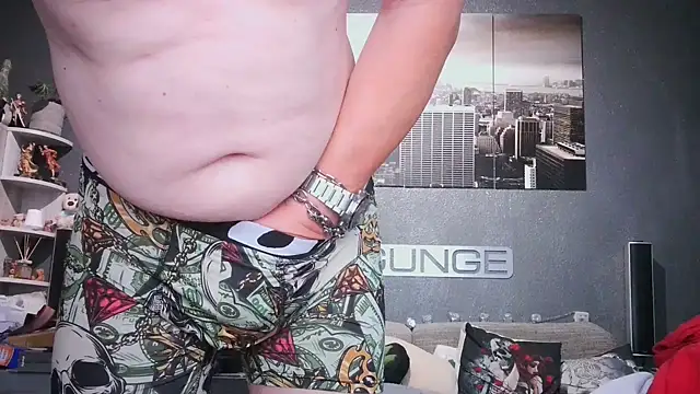 tomtom111111 online show from October 7, 7:53 am