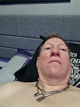 tomtom111111 online show from November 1, 1:05 pm