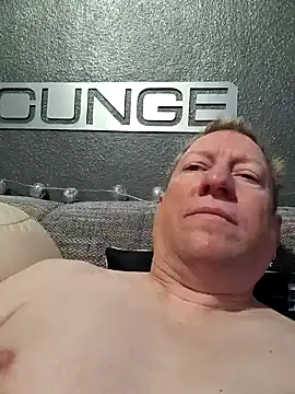 tomtom111111 online show from December 5, 2:50 pm