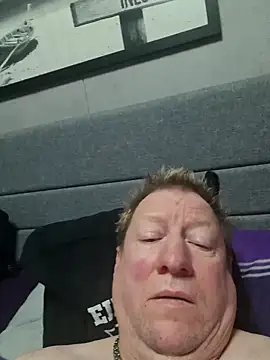 tomtom111111 online show from January 2, 2:13 pm