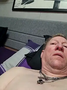 tomtom111111 online show from March 9, 6:55 pm