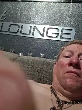 Snapshot of tomtom111111 chatting on March 1, 10:10 pm tomtom111111 online show from March 1, 10:10 pm