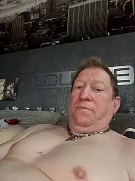 tomtom111111 online show from November 18, 2:09 pm