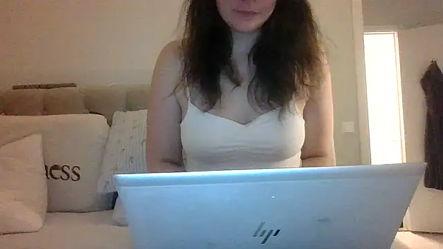 aveliine online show from March 19, 7:52 am