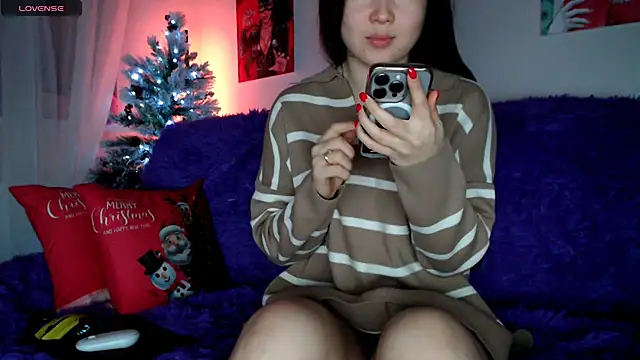 Snapshot of Lili_asian chatting on January 24, 7:49 pm Lili asian online show from January 24, 7:49 pm