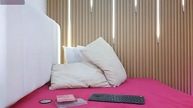 KimSensual  online show from March 15, 12:45 pm