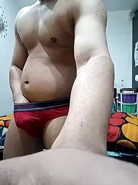 Snapshot of GYMBOY0071 chatting on December 26, 7:03 am GYMBOY0071 online show from December 26, 7:03 am