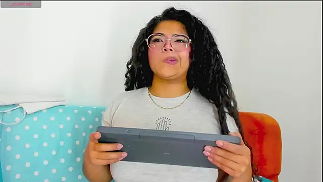 moana taylor online show from April 19, 3:24 pm