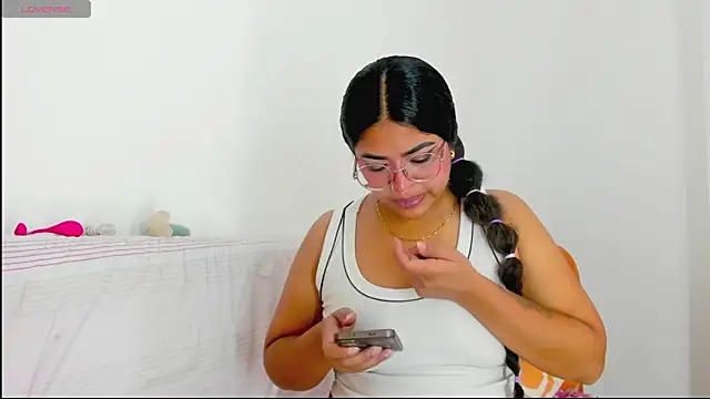 moana taylor online show from May 10, 9:57 am