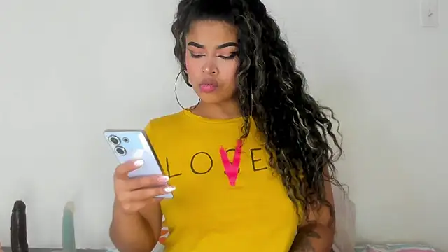 Snapshot of moana_taylor chatting on February 15, 6:55 pm moana taylor online show from February 15, 6:55 pm