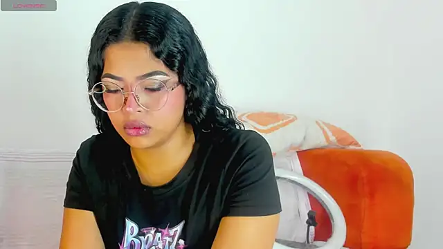 Snapshot of moana_taylor chatting on June 14, 1:02 am moana taylor online show from June 14, 1:02 am