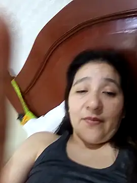 Snapshot of Gatubela212 chatting on February 27, 4:13 am Gatubela212 online show from February 27, 4:13 am