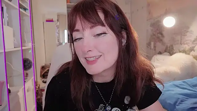 Snapshot of Cissy_Glitter chatting on June 13, 7:34 pm Cissy Glitter online show from June 13, 7:34 pm
